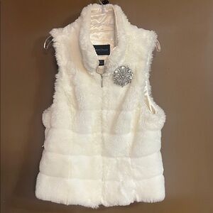 White House Black Market Ivory Faux Fur Vest S